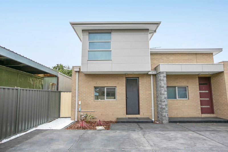 Photo - 2/70 Miranda Road, Reservoir VIC 3073 - Image 2