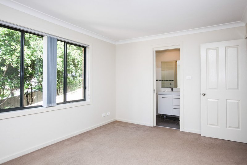 Photo - 2/70 Robertson Street, Coniston NSW 2500 - Image 5