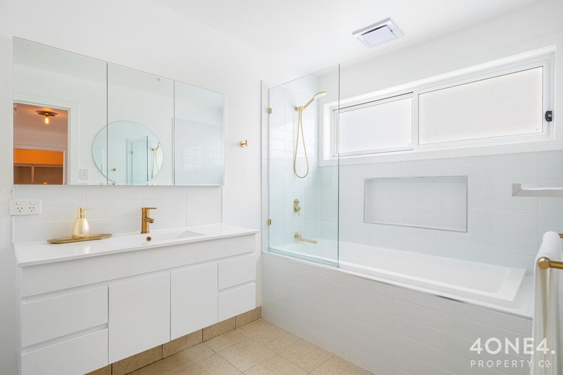 Photo - 2/704 Oceana Drive, Tranmere TAS 7018 - Image 11