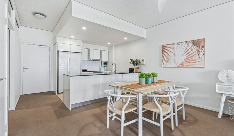 Photo - 2704/22 Surf Parade, Broadbeach QLD 4218 - Image 9