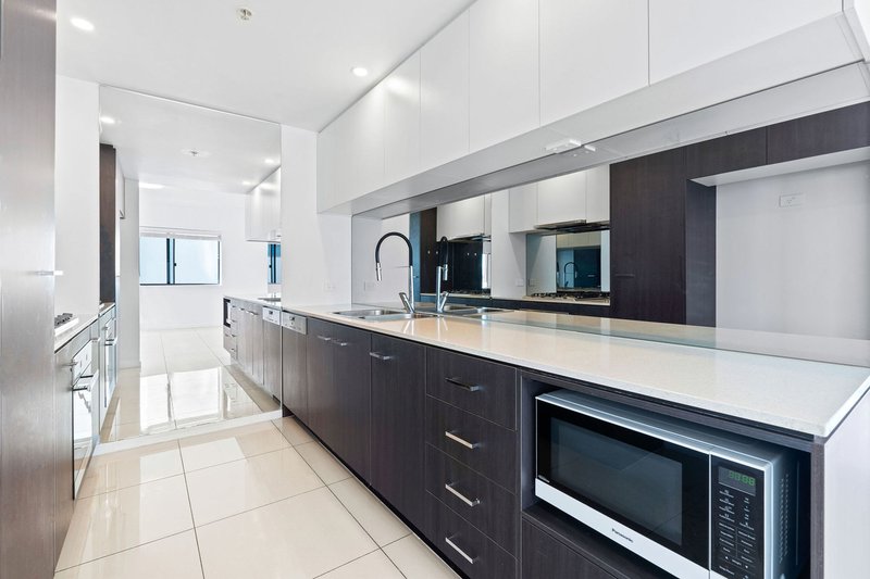 Photo - 2704/25-31 East Quay Drive, Biggera Waters QLD 4216 - Image 1