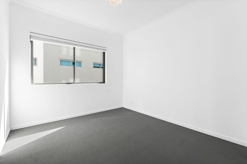 Photo - 2704/25-31 East Quay Drive, Biggera Waters QLD 4216 - Image 11