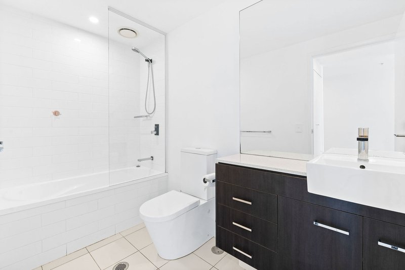 Photo - 2704/25-31 East Quay Drive, Biggera Waters QLD 4216 - Image 12