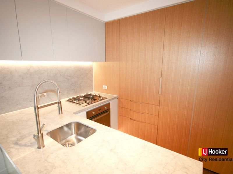 Photo - 2707/442 Elizabeth Street, Melbourne VIC 3000 - Image 4