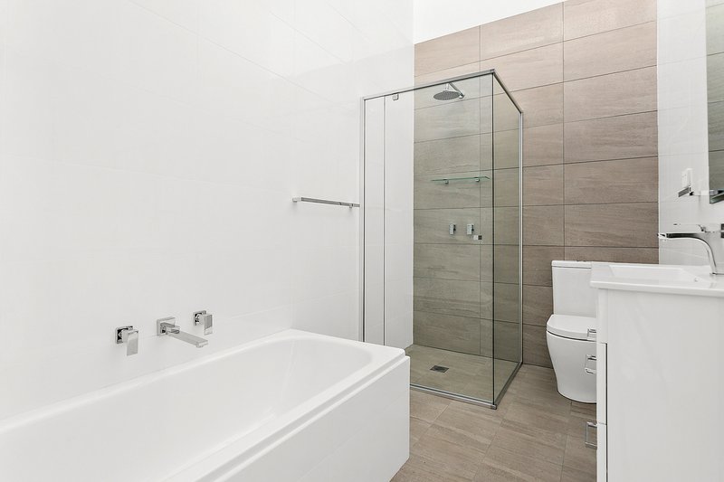 Photo - 2/71 Auburn Street, Wollongong NSW 2500 - Image 6