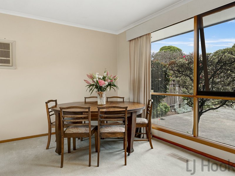 Photo - 2/71 Essex Road, Mount Waverley VIC 3149 - Image 7