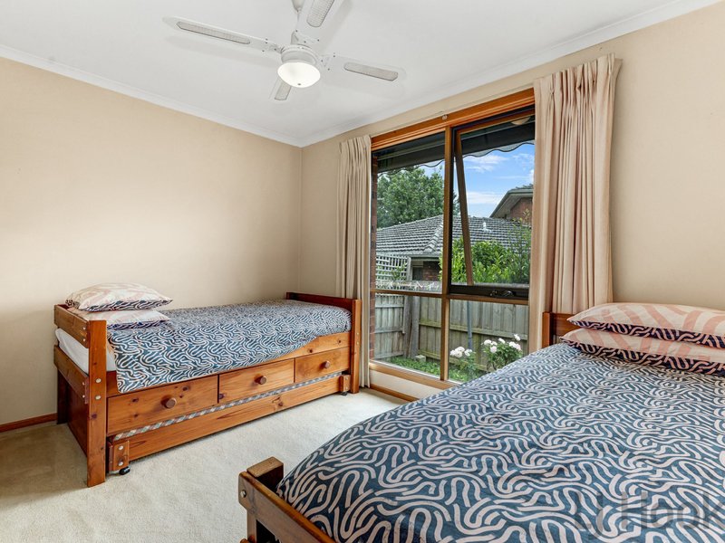 Photo - 2/71 Essex Road, Mount Waverley VIC 3149 - Image 10