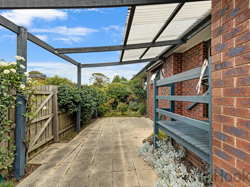 Photo - 2/71 Essex Road, Mount Waverley VIC 3149 - Image 12