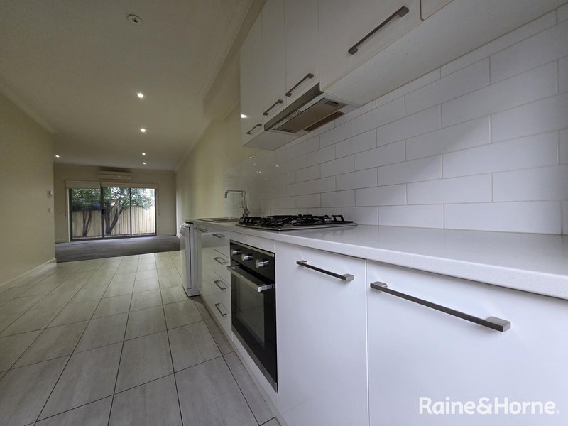 Photo - 2/71 Fox Street, St Albans VIC 3021 - Image 3