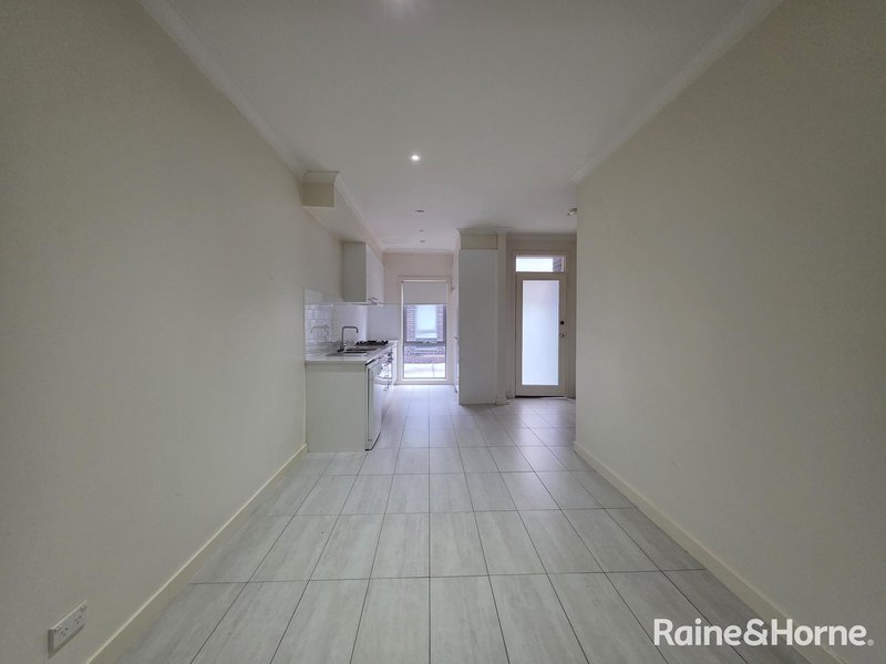 Photo - 2/71 Fox Street, St Albans VIC 3021 - Image 4