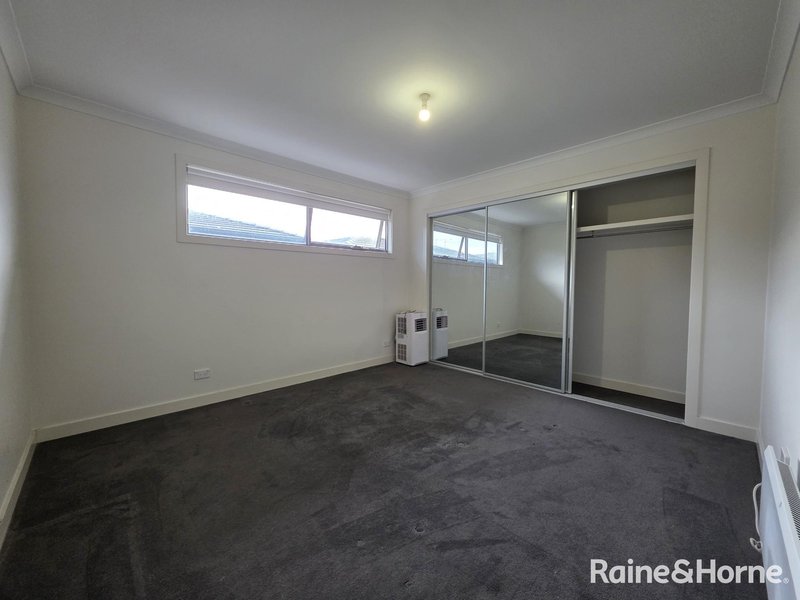 Photo - 2/71 Fox Street, St Albans VIC 3021 - Image 7