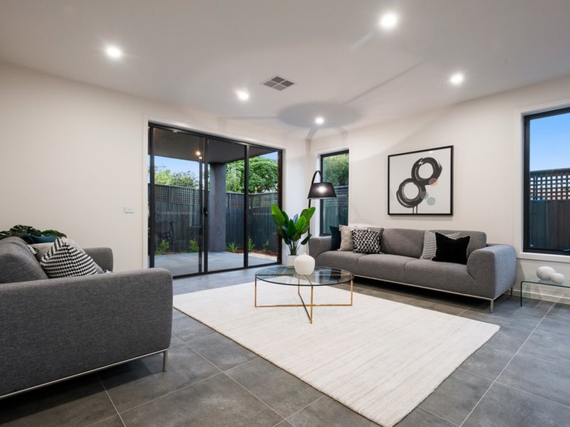 Photo - 2/71 Junction Road, Nunawading VIC 3131 - Image 2