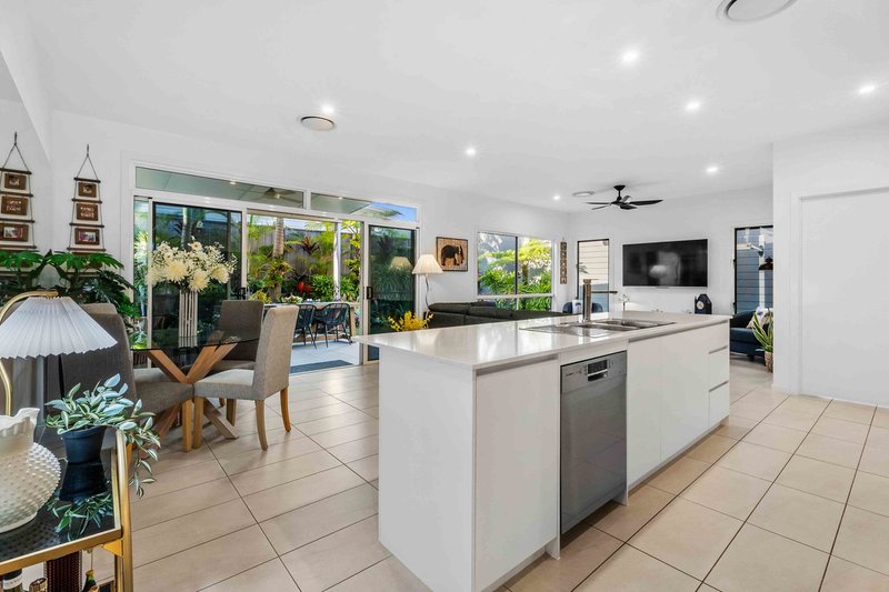 Photo - 27/1 Latitude Boulevard, Nikenbah QLD 4655 - Image 4