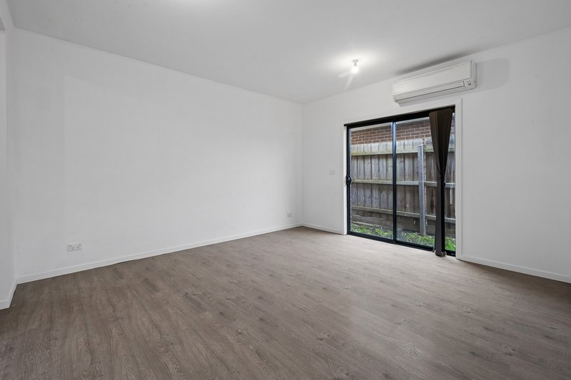 Photo - 2/71 Peppercorn Parade, Epping VIC 3076 - Image 3