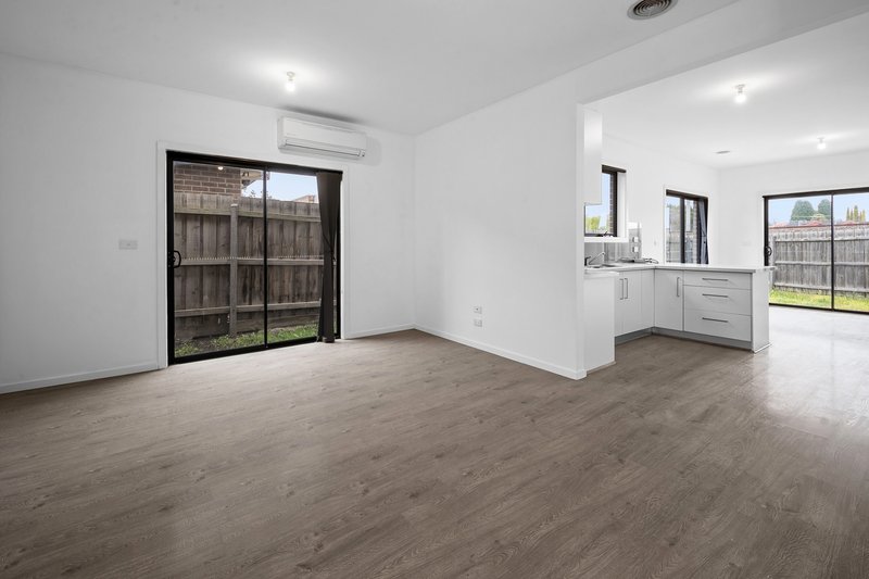 Photo - 2/71 Peppercorn Parade, Epping VIC 3076 - Image 11