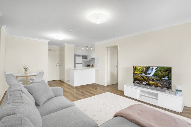 Photo - 27/11-13 Fourth Avenue, Blacktown NSW 2148 - Image 2