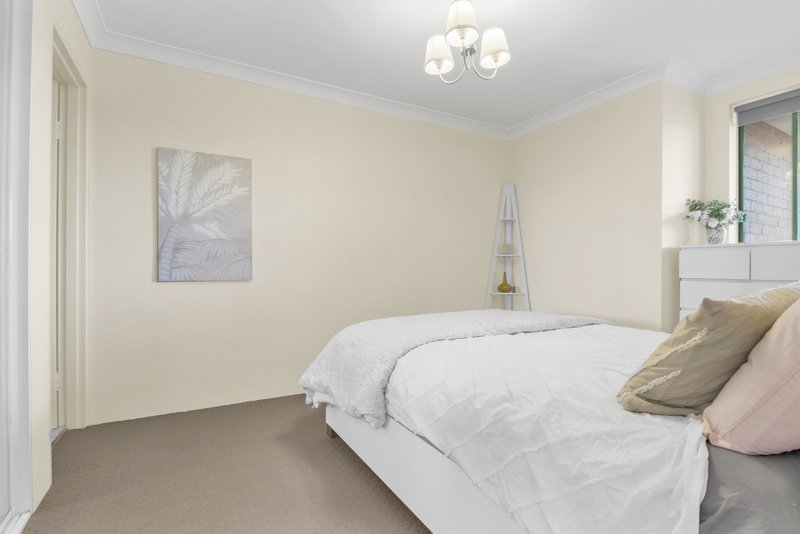 Photo - 27/11-13 Fourth Avenue, Blacktown NSW 2148 - Image 6