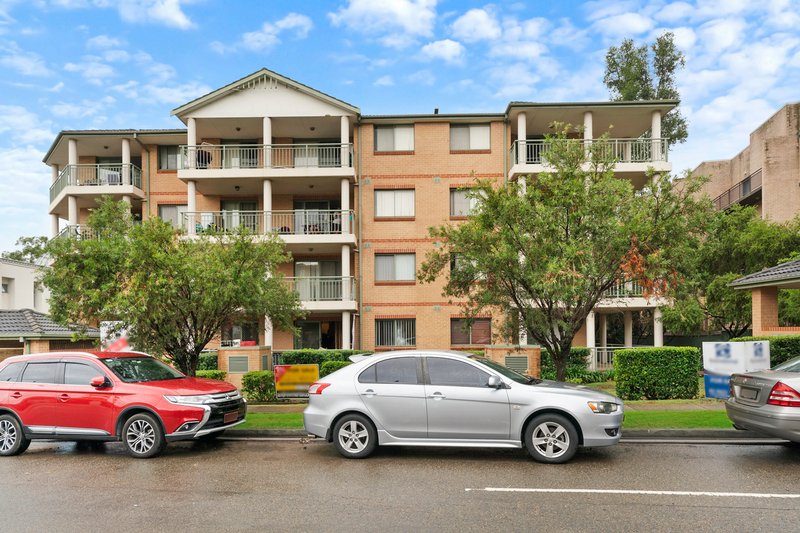 Photo - 27/11-13 Fourth Avenue, Blacktown NSW 2148 - Image 3