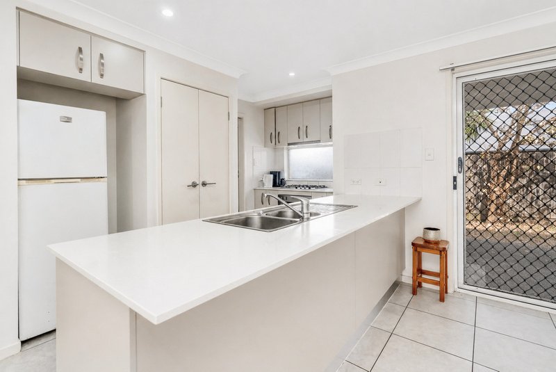 Photo - 27/111 Cowie Road, Carseldine QLD 4034 - Image 4