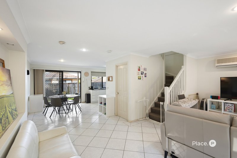 Photo - 27/12 Greendale Way, Carindale QLD 4152 - Image 3