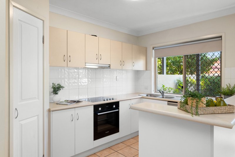 Photo - 2/713 Wynnum Road, Morningside QLD 4170 - Image 2