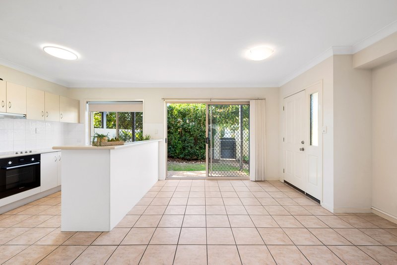 Photo - 2/713 Wynnum Road, Morningside QLD 4170 - Image 12