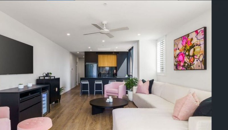 Photo - 27/14 Elizabeth Avenue, Broadbeach QLD 4218 - Image 3