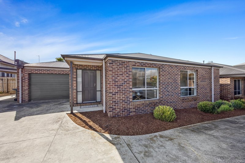 Photo - 2/719 Skipton Street, Redan VIC 3350 - Image 1