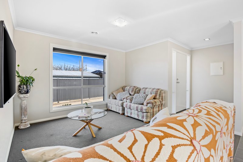 Photo - 2/719 Skipton Street, Redan VIC 3350 - Image 8