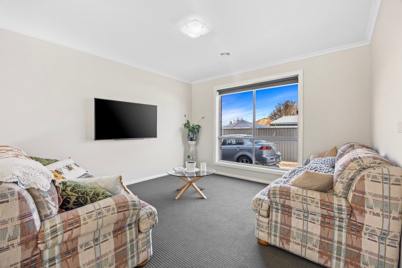 Photo - 2/719 Skipton Street, Redan VIC 3350 - Image 9