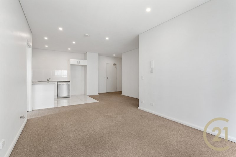 Photo - 27/2-4 George Street, Warwick Farm NSW 2170 - Image 2