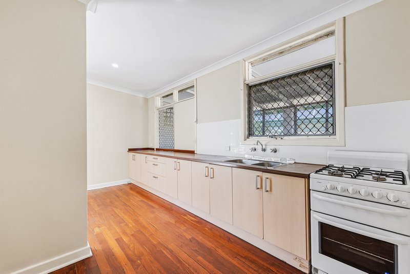 Photo - 272 Belgravia Street, Cloverdale WA 6105 - Image 3