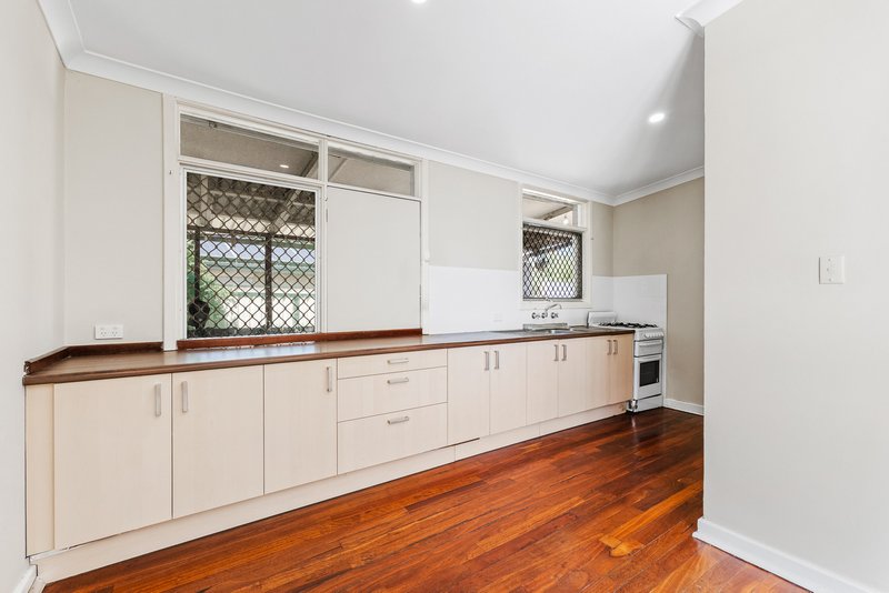 Photo - 272 Belgravia Street, Cloverdale WA 6105 - Image 4