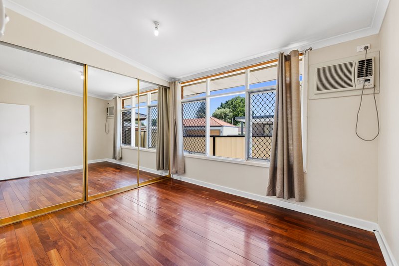 Photo - 272 Belgravia Street, Cloverdale WA 6105 - Image 7