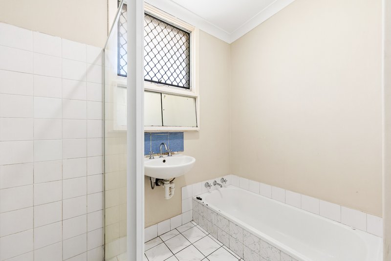 Photo - 272 Belgravia Street, Cloverdale WA 6105 - Image 11