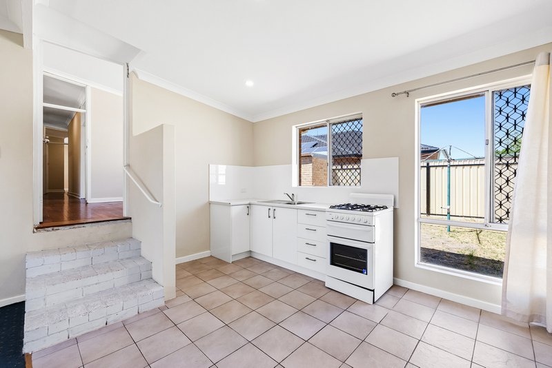 Photo - 272 Belgravia Street, Cloverdale WA 6105 - Image 14