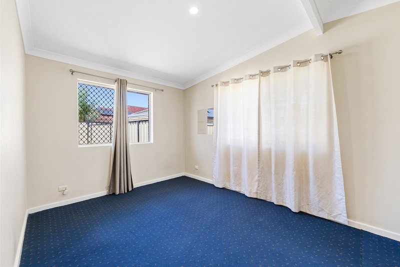 Photo - 272 Belgravia Street, Cloverdale WA 6105 - Image 16