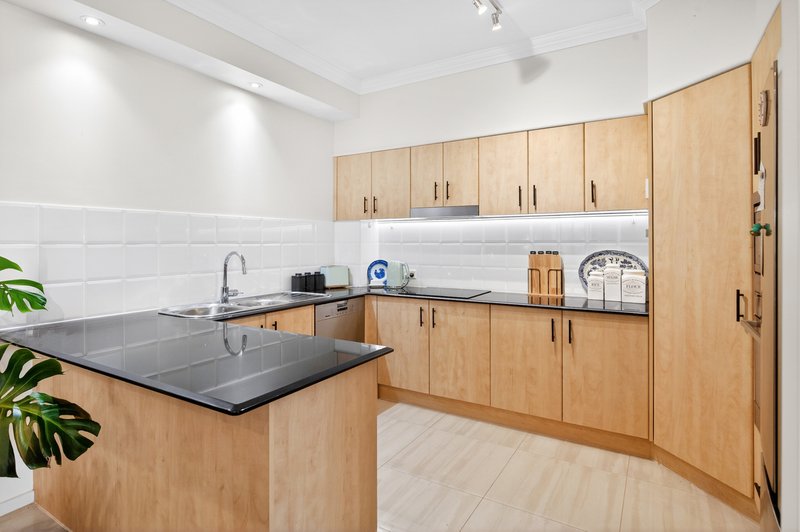 Photo - 27/2 Bronberg Court, Southport QLD 4215 - Image 9