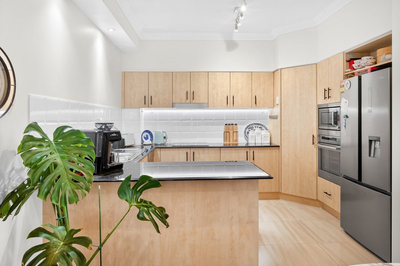 Photo - 27/2 Bronberg Court, Southport QLD 4215 - Image 10