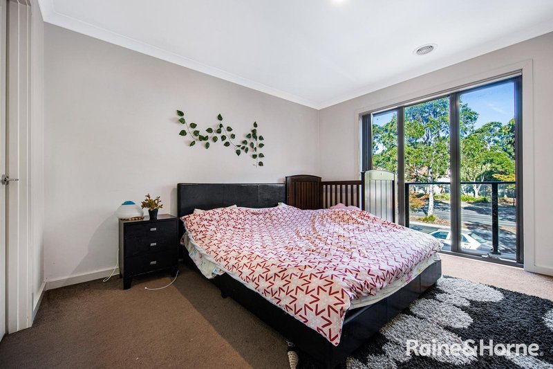 Photo - 2/72 Lynbrook Boulevard, Lynbrook VIC 3975 - Image 6