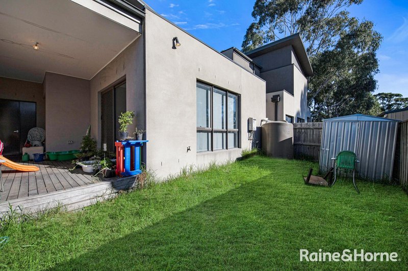 Photo - 2/72 Lynbrook Boulevard, Lynbrook VIC 3975 - Image 10