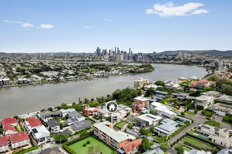 Photo - 2/72 Markwell Street, Hamilton QLD 4007 - Image 1