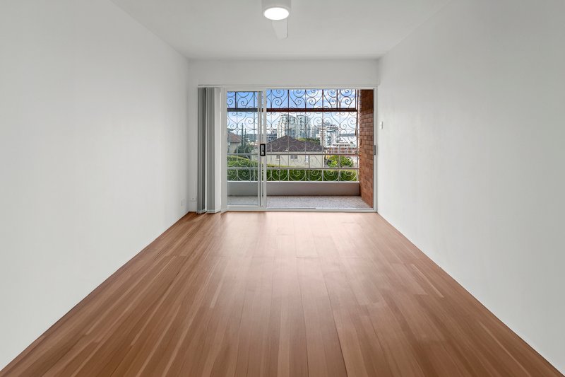 Photo - 2/72 Markwell Street, Hamilton QLD 4007 - Image 4