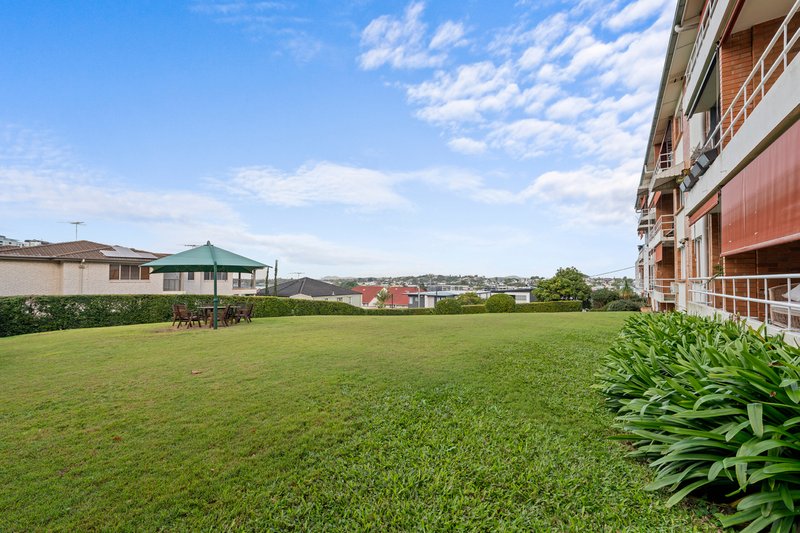 Photo - 2/72 Markwell Street, Hamilton QLD 4007 - Image 8