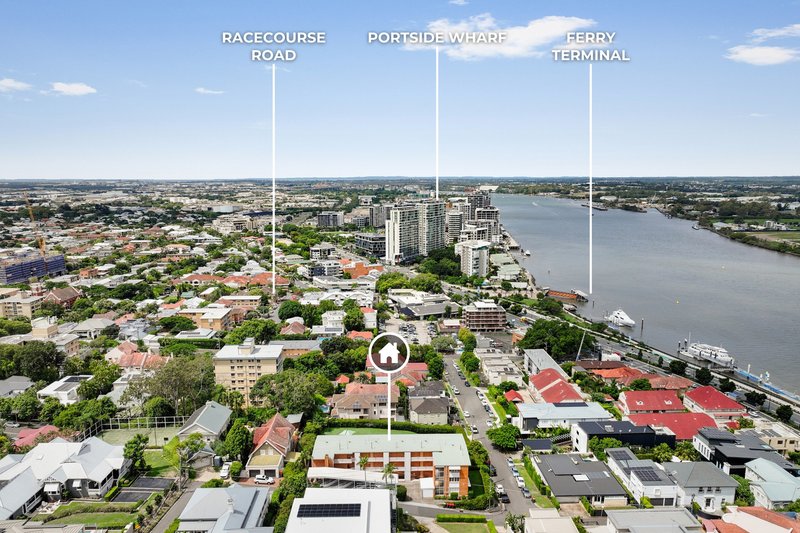 Photo - 2/72 Markwell Street, Hamilton QLD 4007 - Image 11