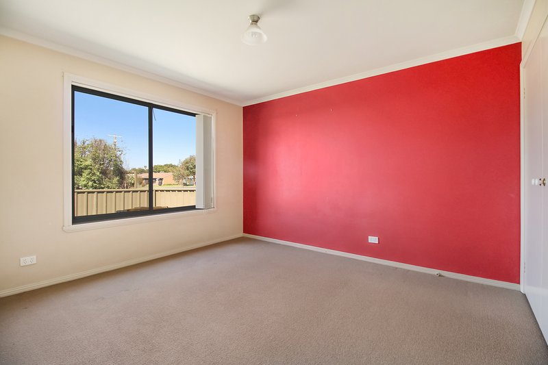 Photo - 2/72 Nightingale Avenue, West Wodonga VIC 3690 - Image 3