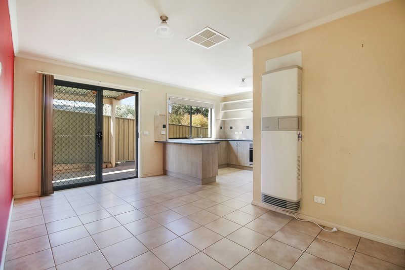 Photo - 2/72 Nightingale Avenue, West Wodonga VIC 3690 - Image 4