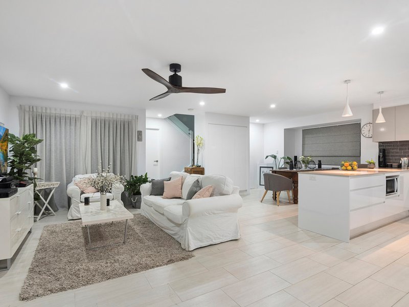 Photo - 2/72 Third Avenue, Palm Beach QLD 4221 - Image 3