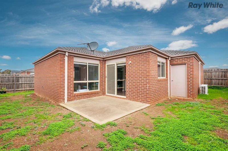 Photo - 27/20-22 Roslyn Park Drive, Melton VIC 3337 - Image 9