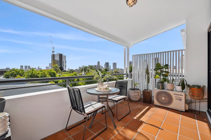 Photo - 27/20-26 Illawong Street, Surfers Paradise QLD 4217 - Image 5